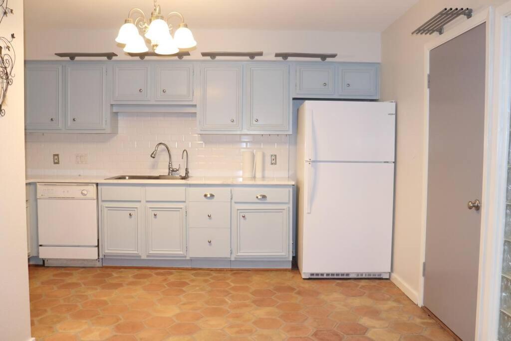 2 Bdr With Workspace & Patio In Montrose Villa Houston Exterior photo