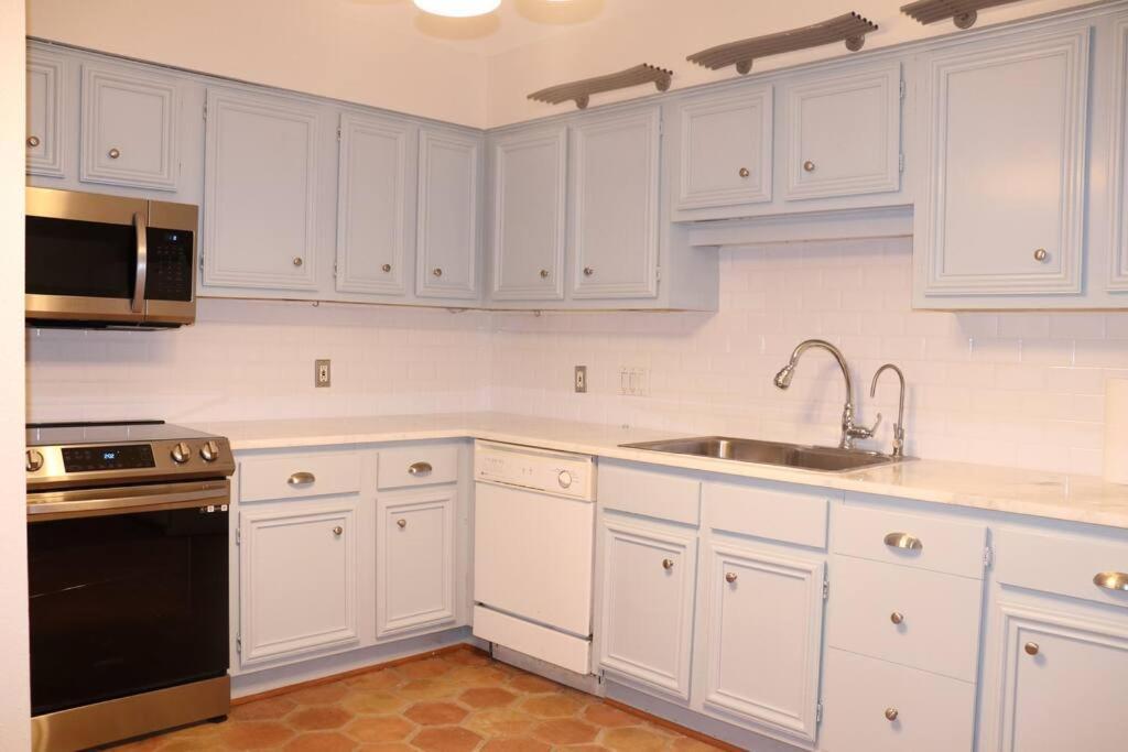 2 Bdr With Workspace & Patio In Montrose Villa Houston Exterior photo