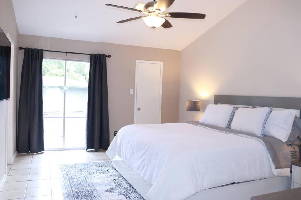 2 Bdr With Workspace & Patio In Montrose Villa Houston Exterior photo
